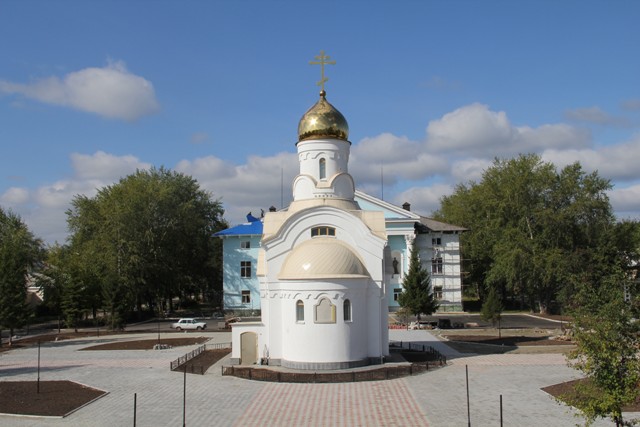 В строящемся Михаило-Архангельском храме Серова начат монтаж иконостаса