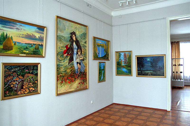 Экспозиция «Народная картина и игрушка» развернута в залах екатеринбургского музейного центра «Гамаюн»