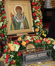 Митрополит Кирилл совершил первую Божественную литургию у ковчега с десницей свт. Спиридона Тримифунтского
