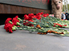В преддверии Дня Победы в Екатеринбурге возложили цветы к стеле «Город трудовой доблести»