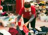Православные добровольцы бесплатно стирают и реставрируют пожертвованную одежду