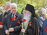 Епископ Мефодий возложил цветы к мемориалу погибшим работникам завода ОЦМ