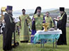 В п. Черноисточинск на восстановленную колокольню установили крест