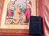 Успенский собор на ВИЗе получил в дар Евангелие прмч. Ардалиона (Пономарева)