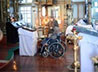 Старенькой ирбитчанке на инвалидной коляске помогли посетить храм