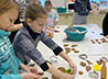 Карпинские дети научились готовить имбирное печенье