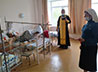 Социальные сотрудники храма Луки Крымского навестили пациентов 36-й больницы