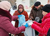 Бездомные получили в подарок теплую одежду