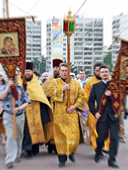 Многолюдными Крестными ходами встретили екатеринбуржцы празднование в честь Всех Российских Святых