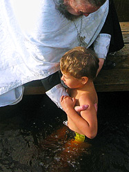 300 уральцев приняли Крещение в водах реки Чусовая в день празднования Святому Равноапостольному Князю Владимиру