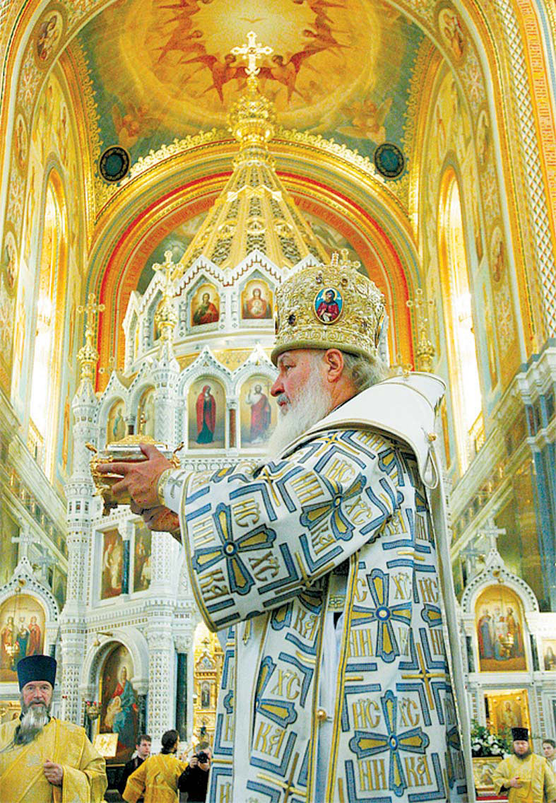 Святейший Патриарх Кирилл встретил ковчег с мощами святой Екатерины у врат Храма Христа Спасителя
