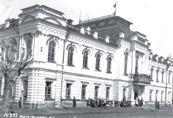 Верх-Нейвинское училище. Фото 1934 года