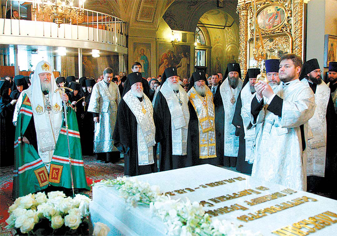 Во вторую годовщину со дня кончины приснопамятного Патриарха Алексия II Святейший Патриарх Кирилл совершил литию у его гробницы в Богоявленском соборе