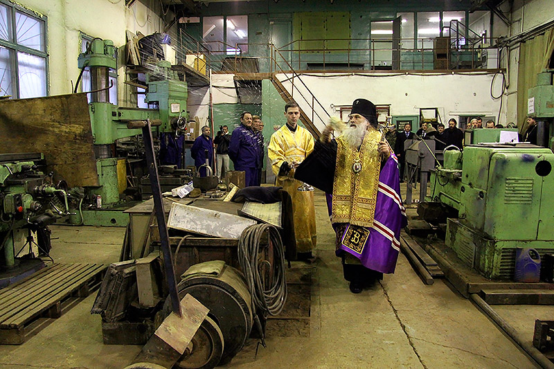 Архиепископ Викентий освятил новый цех кирпичного завода «Стройиндустрия»
