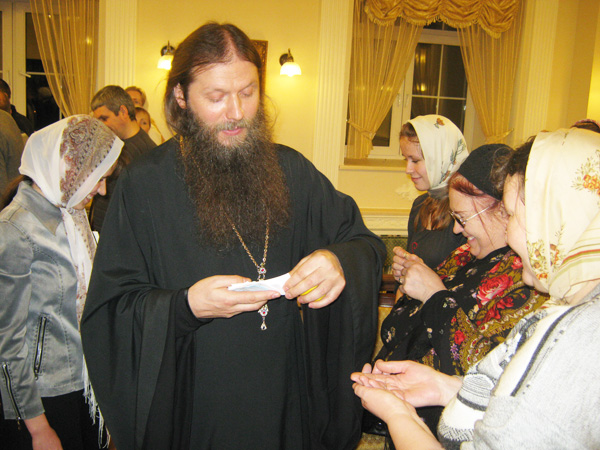 Протоиерей Артемий Владимиров встретился со слушателями миссионерских курсов Ново-Тихвинской обители