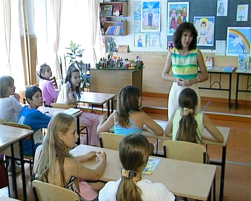 В Церкви - резко против сокращения часов преподавания в школах русского языка